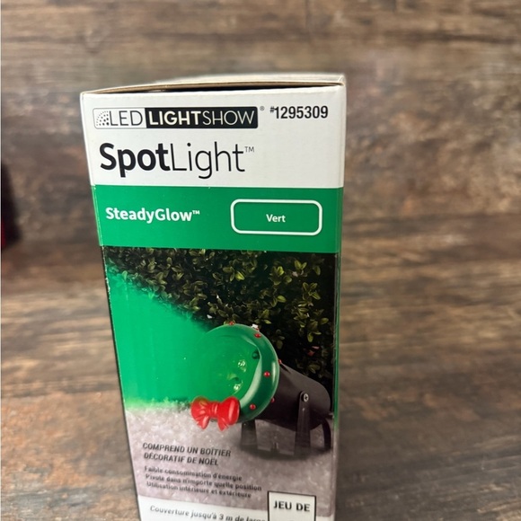 LED LightShow Christmas SpotLight in Green - Picture 4 of 4